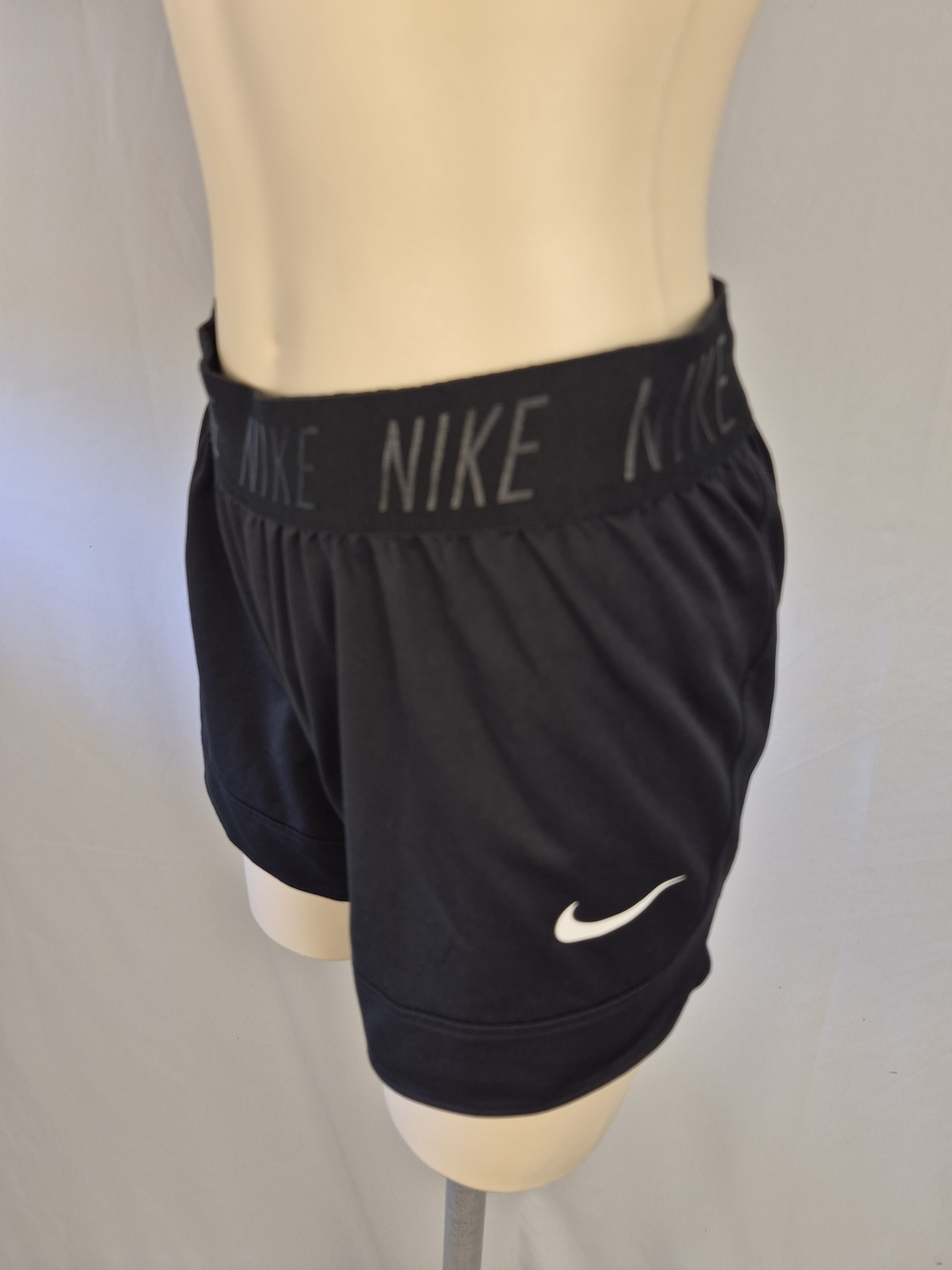 Nike Men’s Black Athletic Shorts with Logo Waistband